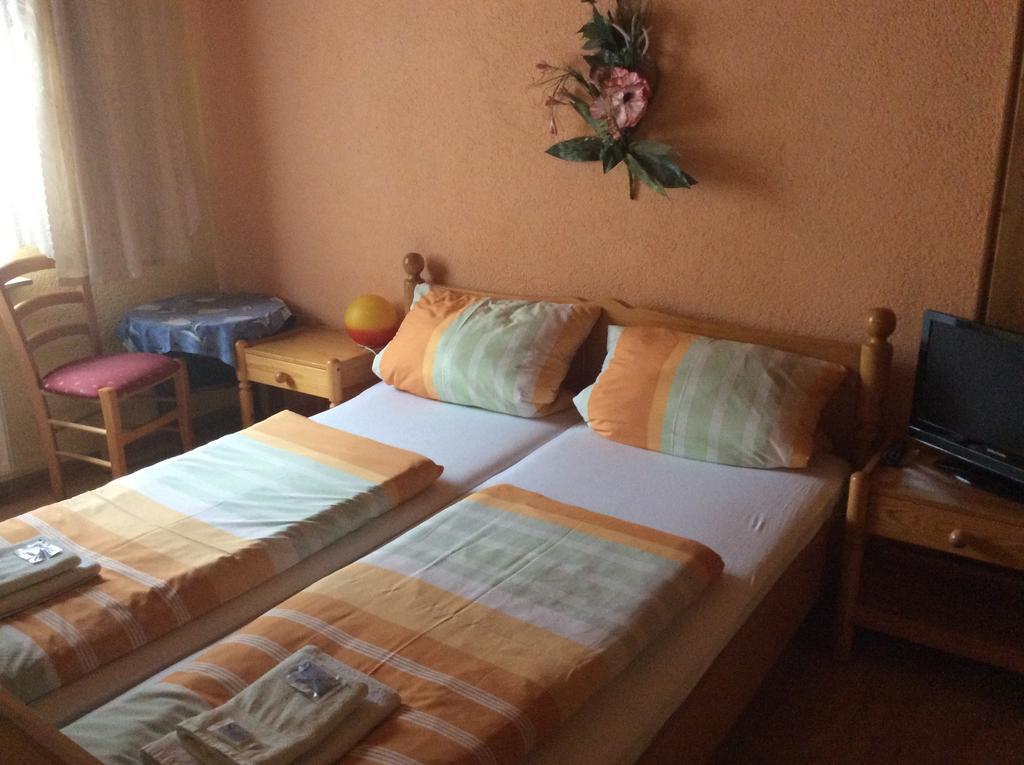 Hotel Drei Koenige 넥카르비쇼프샤임 객실 사진