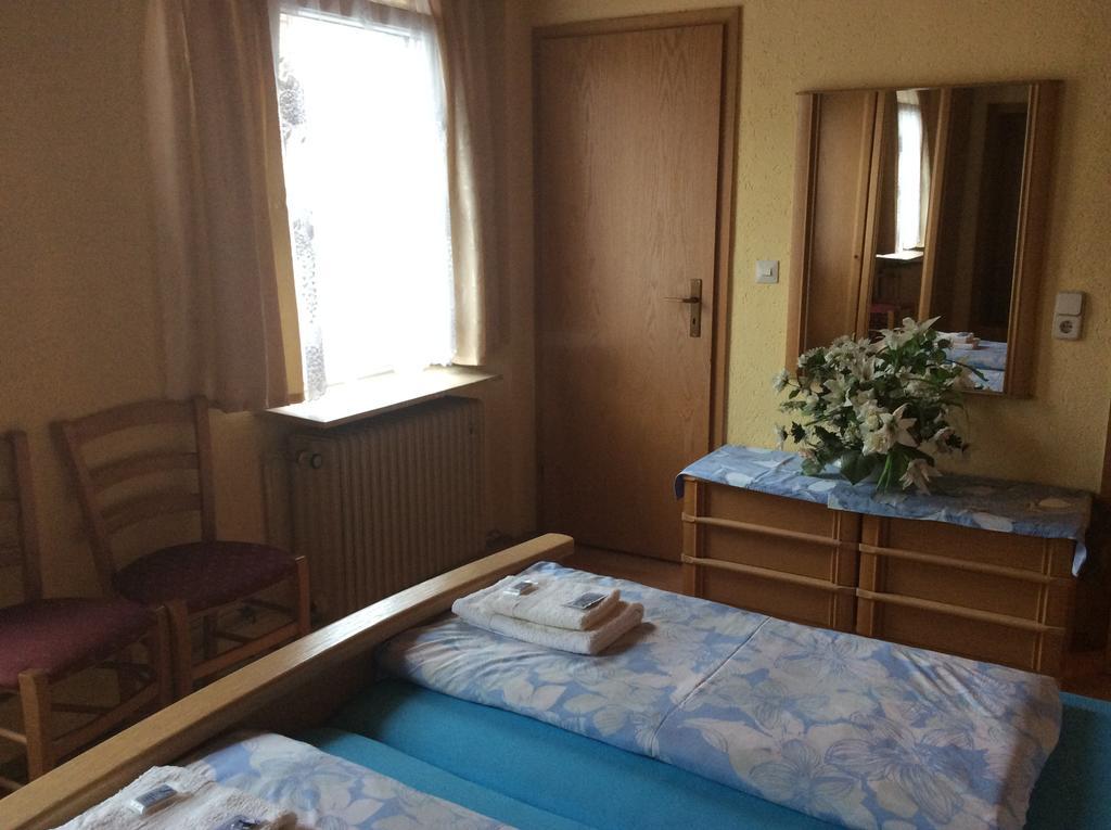 Hotel Drei Koenige 넥카르비쇼프샤임 객실 사진