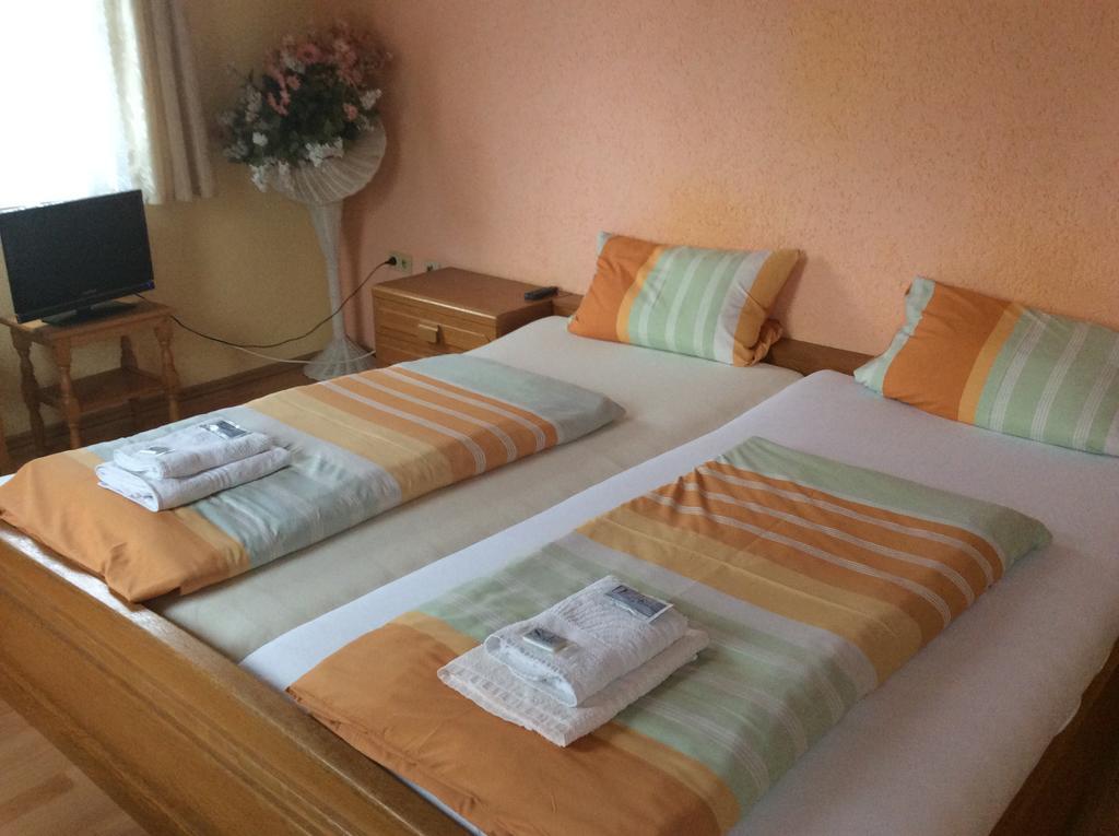Hotel Drei Koenige 넥카르비쇼프샤임 객실 사진